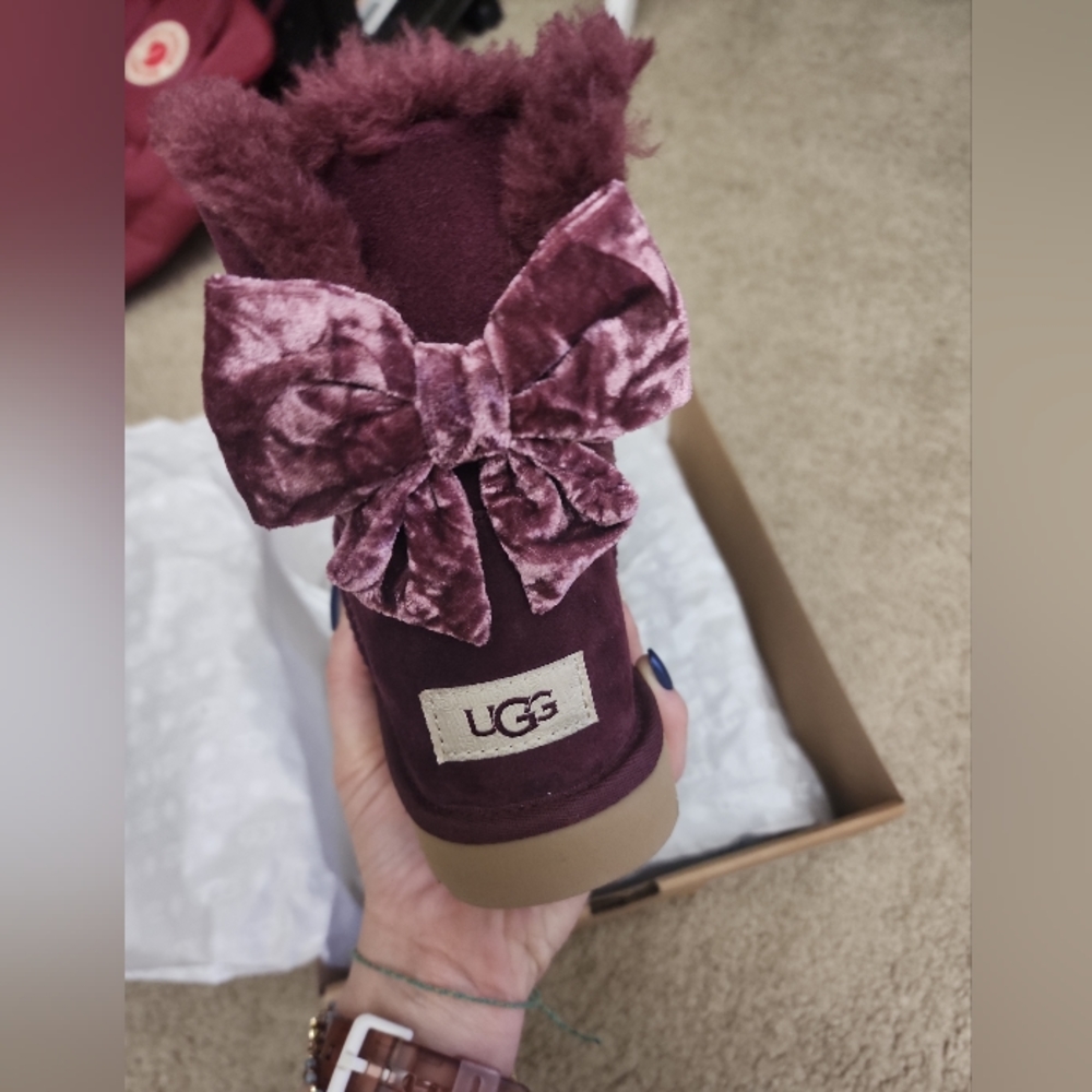 UGG Mini Bailey Bow Crushed Velvet women's size 7
